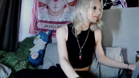 Alien Bella online show from May 22, 2026, 7:48 am