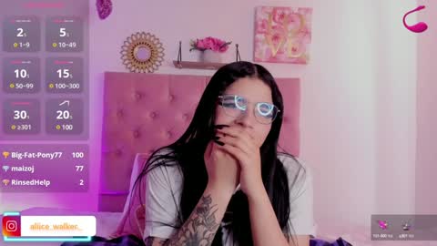 Snapshot of aliice_walker_ chatting on December 6, 2024, 6:39 pm aliice_walker_ online show from December 6, 2024, 6:39 pm