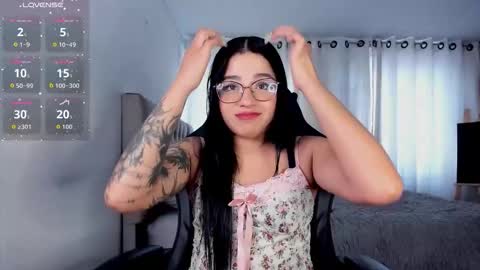 aliice_walker_ online show from November 19, 2025, 9:26 pm