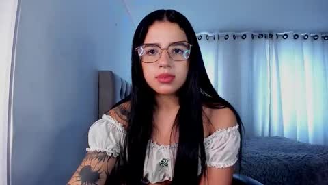 aliice_walker_ online show from November 25, 2025, 5:57 pm