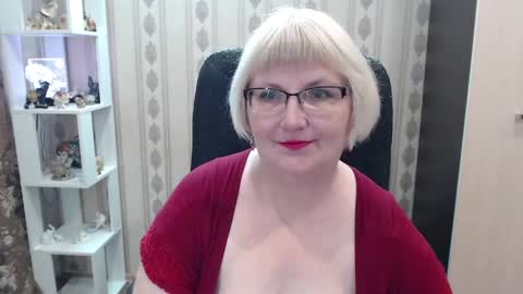 alina672211 online show from May 13, 2026, 6:00 am