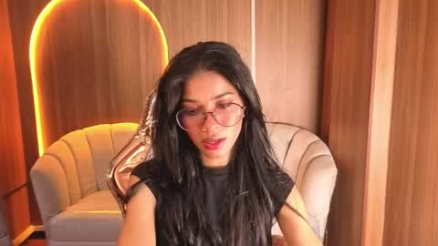 alina_b_ online show from April 8, 2026, 8:09 pm