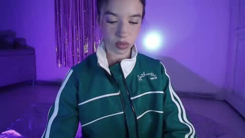 Snapshot of alina_lee_t chatting on October 2, 2025, 3:02 am Alina online show from October 2, 2025, 3:02 am