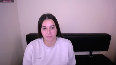 Snapshot of alinaasti_ chatting on October 16, 2025, 8:48 am Alina online show from October 16, 2025, 8:48 am