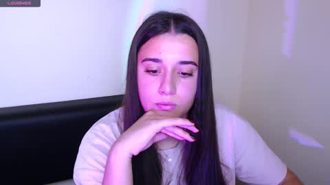 Snapshot of alinaasti_ chatting on October 17, 2025, 7:55 am Alina online show from October 17, 2025, 7:55 am