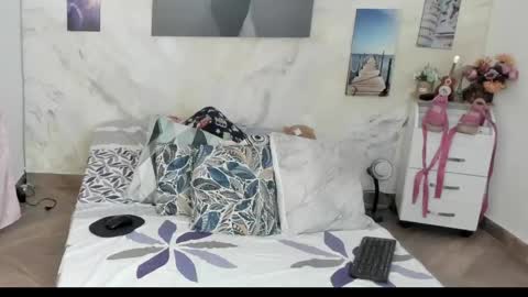 Snapshot of alinabozz1 chatting on April 25, 2026, 12:02 am alinabozz1 online show from April 25, 2026, 12:02 am