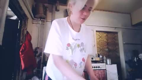 Snapshot of alinafrey_ chatting on May 4, 2026, 5:14 am Alina online show from May 4, 2026, 5:14 am