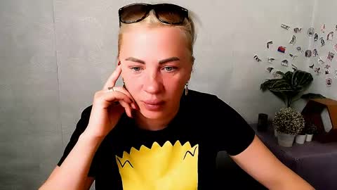 Snapshot of alinafrey_ chatting on May 19, 2026, 4:41 am Alina online show from May 19, 2026, 4:41 am