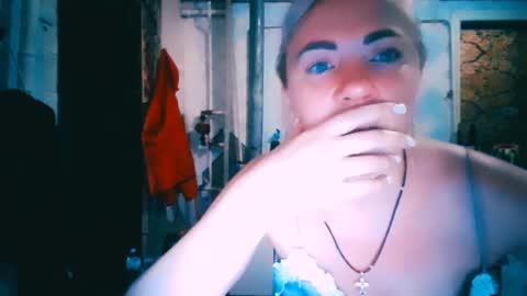 Snapshot of alinafrey_ chatting on August 2, 2026, 4:49 pm Alina online show from August 2, 2026, 4:49 pm