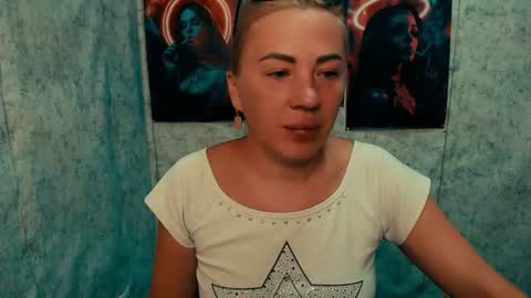 Snapshot of alinafrey_ chatting on August 4, 2026, 4:37 am Alina online show from August 4, 2026, 4:37 am