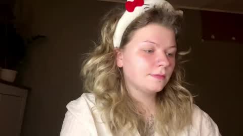 Alina online show from April 21, 2026, 8:44 pm