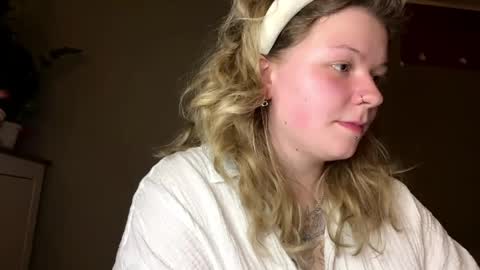 Snapshot of alinahotgirl chatting on April 24, 2026, 9:06 pm Alina online show from April 24, 2026, 9:06 pm