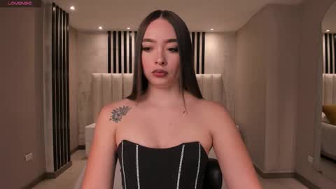 alinakravitz_ online show from September 17, 2025, 10:39 am