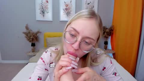 alinaocean online show from November 26, 2025, 8:04 am