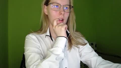 alinasei online show from March 16, 2026, 12:31 pm