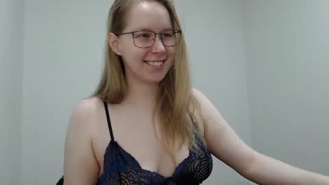 Snapshot of alinasei chatting on July 7, 2026, 6:27 am alinasei online show from July 7, 2026, 6:27 am