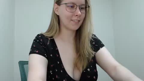 Snapshot of alinasei chatting on July 18, 2026, 12:31 pm alinasei online show from July 18, 2026, 12:31 pm