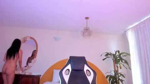 Snapshot of alinasimmons chatting on June 4, 2026, 1:06 pm AlinaSimmons online show from June 4, 2026, 1:06 pm