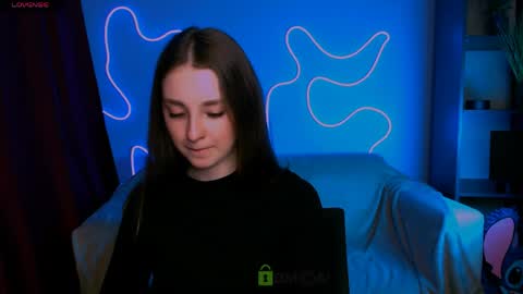 Alisa online show from April 3, 2026, 7:23 pm