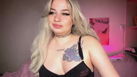 Snapshot of aliseandfrank chatting on January 11, 2026, 3:11 am Alise and Frank online show from January 11, 2026, 3:11 am