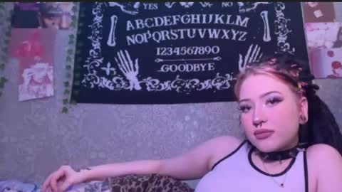 alisha_sky_ online show from May 26, 2026, 8:21 am