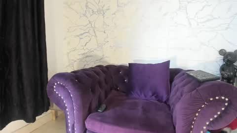 alishaevans_rs online show from September 23, 2025, 4:43 pm