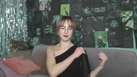 alishakelly online show from October 31, 2025, 5:52 am