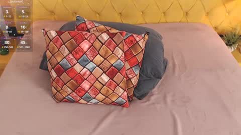 Luna online show from November 2, 2025, 4:53 pm