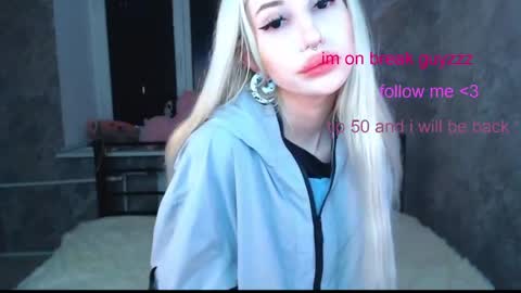 Snapshot of alison_moonlight chatting on May 19, 2026, 3:18 pm Alison online show from May 19, 2026, 3:18 pm