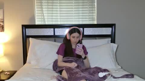 Snapshot of alisonfieldsxo chatting on March 26, 2026, 8:36 pm Alison Fields online show from March 26, 2026, 8:36 pm