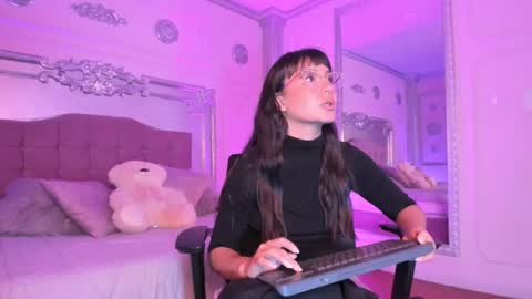 Snapshot of alisonfishert chatting on February 19, 2025, 12:00 pm Alison Fishert online show from February 19, 2025, 12:00 pm