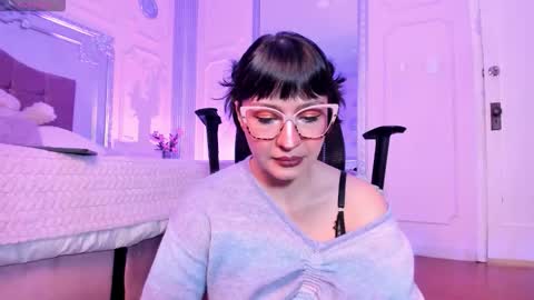 Snapshot of alisonfishert chatting on November 5, 2025, 1:00 pm Alison Fishert online show from November 5, 2025, 1:00 pm