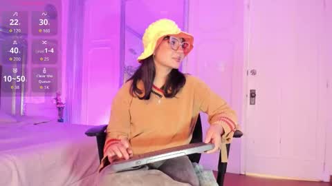 Snapshot of alisonfishert chatting on January 7, 2026, 12:18 pm Alison Fishert online show from January 7, 2026, 12:18 pm