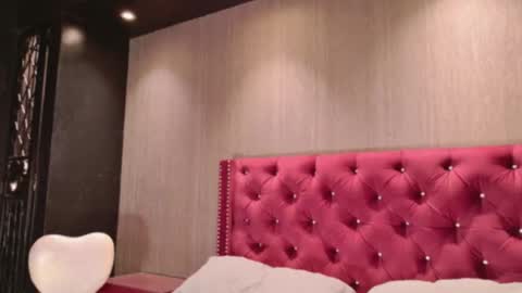 Alison Moon  online show from March 22, 2026, 2:20 pm