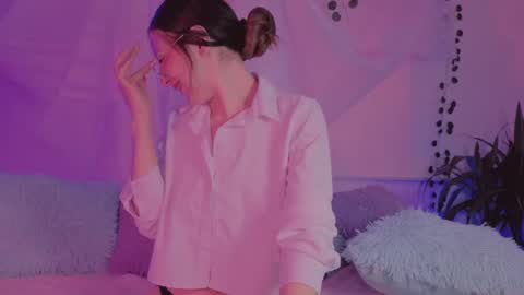 Mia online show from September 15, 2025, 10:10 pm