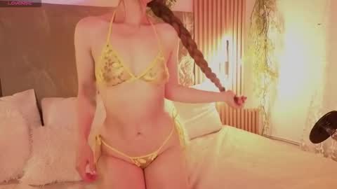 Mia online show from October 11, 2025, 2:48 pm