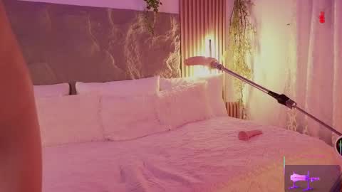 Mia online show from November 2, 2025, 2:19 pm