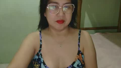 alissalove18 online show from April 30, 2026, 9:26 am