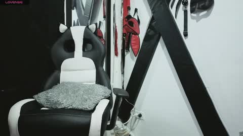 alisse_xx online show from April 2, 2026, 11:35 pm