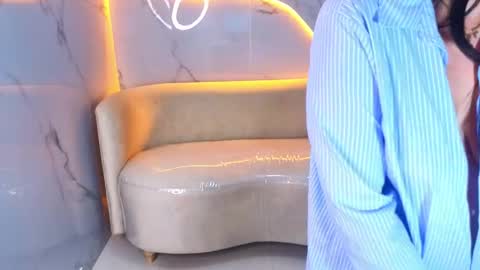 alisson_tx_ online show from April 21, 2026, 1:42 am