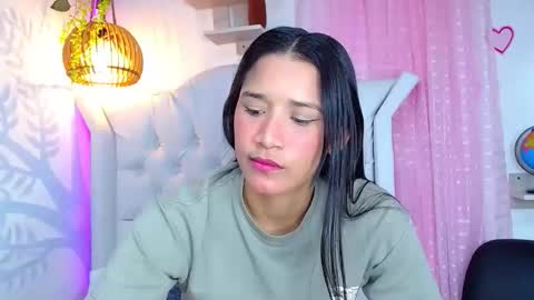 Snapshot of alisson_wiley chatting on May 17, 2026, 7:28 am alisson online show from May 17, 2026, 7:28 am