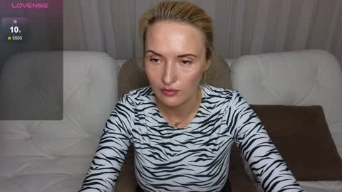 alisssarose online show from December 5, 2024, 7:38 pm