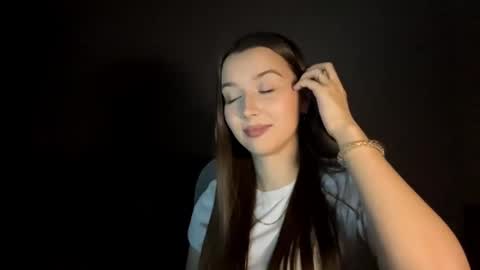 Annie online show from November 28, 2025, 12:30 pm