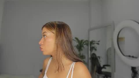 alix_18 online show from September 19, 2025, 11:11 am