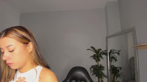 alix_18 online show from September 27, 2025, 11:26 am