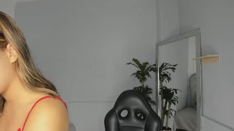 alix_18 online show from September 29, 2025, 11:15 am