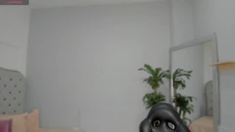 alix_18 online show from October 3, 2025, 10:45 am