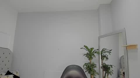 alix_18 online show from October 4, 2025, 11:08 am