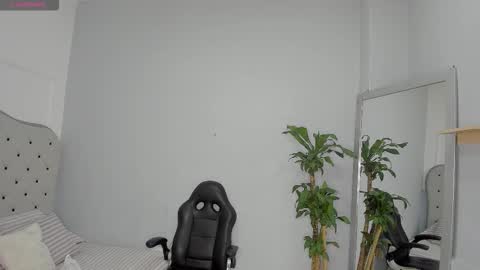 alix_18 online show from October 11, 2025, 11:20 am