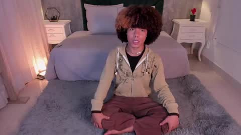  Alexis Etereo  online show from April 13, 2026, 7:52 pm